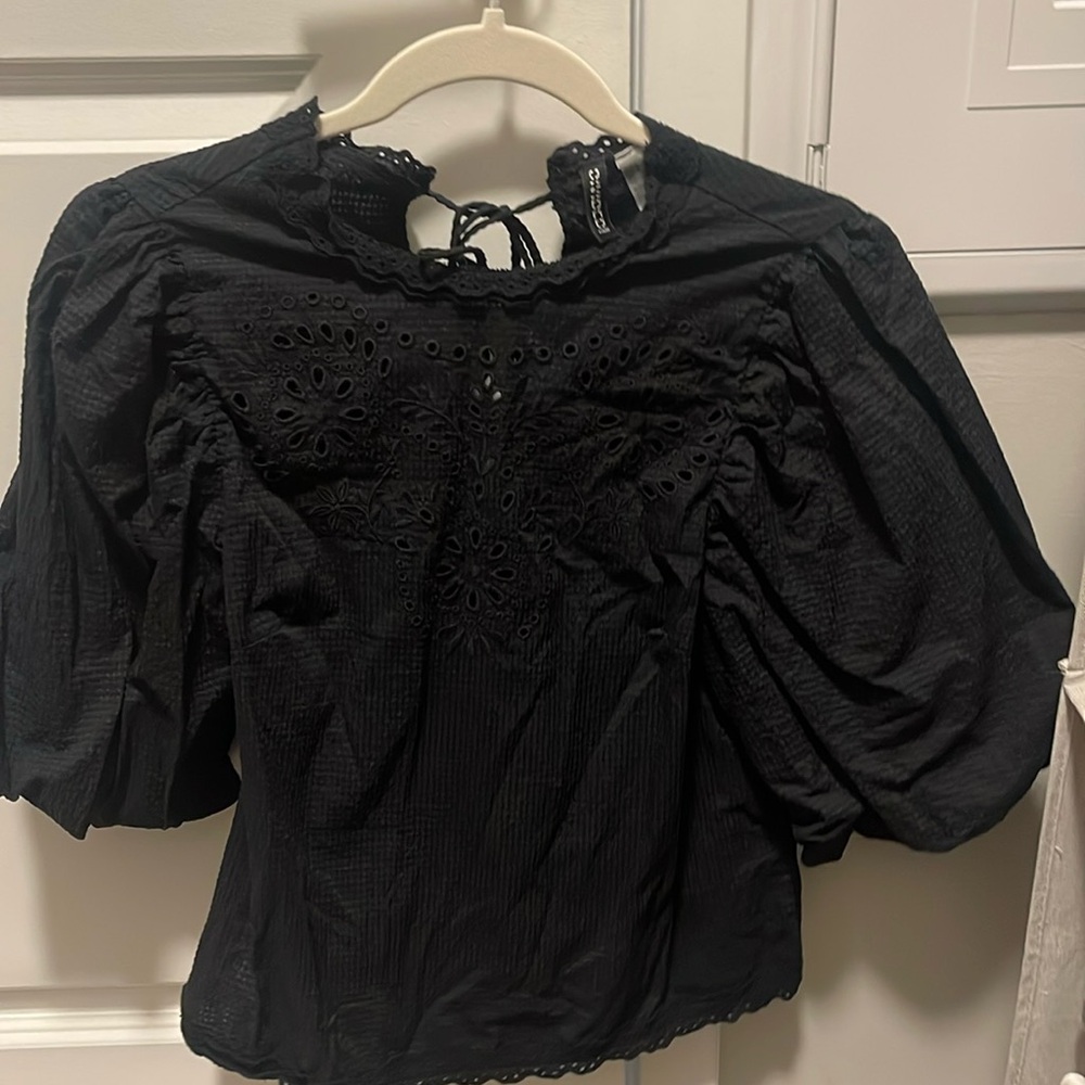 Puff sleeve Black top